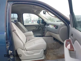 2007 Chevrolet Suburban LS with VIN 1GNFC16J47R207494, listed as a IAAI auction lot 41942690 with 1 mi miles. Bid and sale history available at carsss.com. Image 5.