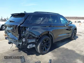 2023 Ford Explorer ST-Line z VIN 1FMSK8KH7PGC03436, wystawiony jako IAAI lot #42359119 z przebiegiem 5 261 mil mil oraz . Historia ofert i sprzedaży dostępna na DreamBid. Obrazek 4.