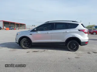 2018 Ford Escape SE z VIN 1FMCU9GD6JUC91365, wystawiony jako IAAI lot #39152113 z przebiegiem 129 283 mil mil oraz . Historia ofert i sprzedaży dostępna na DreamBid. Obrazek 14.