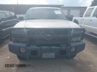 2005 Chevrolet Silverado 1500 Z71 z VIN 1GCEK19B95E162682, wystawiony jako IAAI lot #42270833 z przebiegiem 180 741 mil mil oraz . Historia ofert i sprzedaży dostępna na DreamBid. Obrazek 12.
