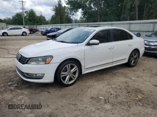 2015 Volkswagen Passat SEL Premium z VIN 1VWCV7A34FC013435, wystawiony jako Copart lot #56491785 z przebiegiem 121 218 mil mil oraz Czysty tytuł • Clean title. Historia ofert i sprzedaży dostępna na DreamBid. Obrazek 1.