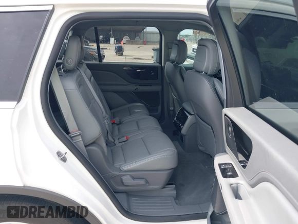 2020 Lincoln Aviator Reserve with VIN 5LM5J7WC1LGL28593, listed as a IAAI auction lot 42137327 with 83,114 mi miles and . Bid and sale history available at DreamBid. Image 8.