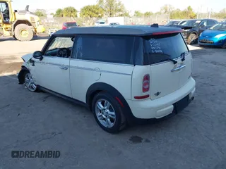 2013 MINI Clubman z VIN WMWZF3C54DT491236, wystawiony jako IAAI lot #41663705 z przebiegiem 90 046 mil mil oraz . Historia ofert i sprzedaży dostępna na DreamBid. Obrazek 3.