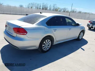 2014 Volkswagen Passat S z VIN 1VWAT7A32EC120334, wystawiony jako IAAI lot #41797929 z przebiegiem 162 246 mil mil oraz . Historia ofert i sprzedaży dostępna na DreamBid. Obrazek 4.