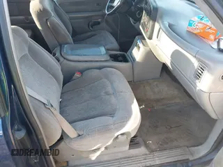 2000 Chevrolet Silverado 1500 LS with VIN 2GCEK19T8Y1253263, listed as a IAAI auction lot 41753116 with 174,610 mi miles. Bid and sale history available at carsss.com. Image 5.
