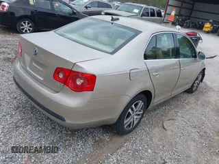 2006 Volkswagen Jetta 2.5L with VIN 3VWSF71K46M702678, listed as a IAAI auction lot 40882527 with 86,506 mi miles and . Bid and sale history available at DreamBid. Image 4.