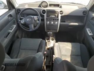 2006 Scion xB z VIN JTLKT324564100800, wystawiony jako Copart lot #56410185 z przebiegiem 205 113 mil mil oraz Szkody całkowita. Historia ofert i sprzedaży dostępna na DreamBid. Obrazek 8.