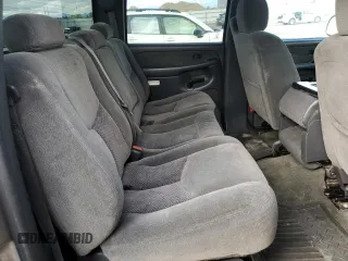 2003 Chevrolet Silverado 1500HD LS z VIN 1GCGK13U63F131030, wystawiony jako Copart lot #51332975 z przebiegiem 219 366 mil mil oraz Szkoda całkowita • Salvage title. Historia ofert i sprzedaży dostępna na DreamBid. Obrazek 10.
