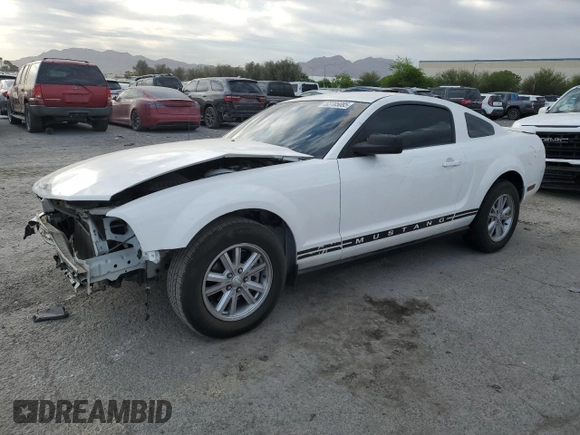 2007 Ford Mustang Deluxe z VIN 1ZVFT80N975326126, wystawiony jako Copart lot #53705085 z przebiegiem 77 431 mil mil oraz Szkoda całkowita • Salvage title. Historia ofert i sprzedaży dostępna na DreamBid. Obrazek 1.