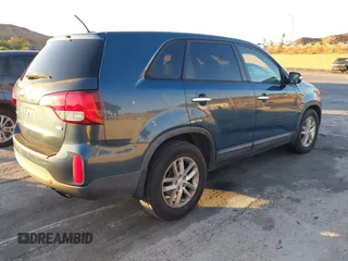 2015 Kia Sorento LX with VIN 5XYKT3A69FG607845, listed as a IAAI auction lot 40806894 with 102,416 mi miles and . Bid and sale history available at DreamBid. Image 4.