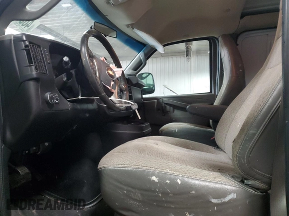 2017 Chevrolet Express Cargo z VIN 1GCWGAFF4H1324582, wystawiony jako Copart lot #46579425 z przebiegiem 137 361 mil mil oraz Czysty tytuł • Clean title. Historia ofert i sprzedaży dostępna na DreamBid. Obrazek 7.