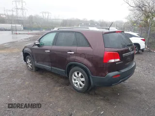 2012 Kia Sorento LX with VIN 5XYKTDA68CG303939, listed as a IAAI auction lot 41917791 with 211,086 mi miles. Bid and sale history available at carsss.com. Image 3.