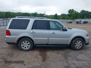 2005 Lincoln Navigator Luxury with VIN 5LMFU27585LJ15553, listed as a IAAI auction lot 42090461 with 243,871 mi miles. Bid and sale history available at carsss.com. Image 17.