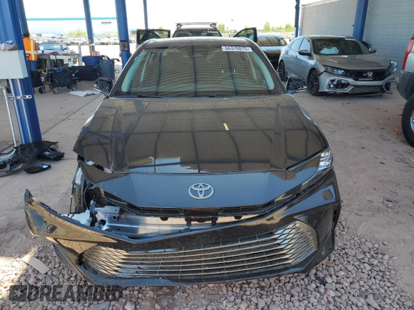 2025 Toyota Camry LE z VIN 4T1DAACK5SU592617, wystawiony jako Copart lot #56370875 z przebiegiem 1 615 mil mil oraz Szkoda całkowita • Salvage title. Historia ofert i sprzedaży dostępna na DreamBid. Obrazek 5.