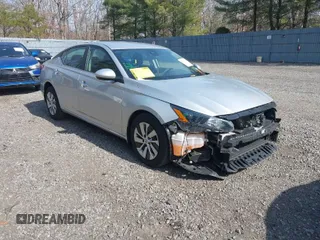 2022 Nissan Altima 2.5 S with VIN 1N4BL4BV6NN359790, listed as a IAAI auction lot 41776342 with 61,513 mi miles. Bid and sale history available at carsss.com. Image 1.