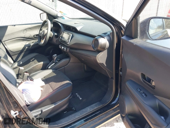 2019 Nissan Kicks SV z VIN 3N1CP5CU4KL478368, wystawiony jako IAAI lot #42018709 z przebiegiem 131 162 mil mil oraz . Historia ofert i sprzedaży dostępna na DreamBid. Obrazek 5.