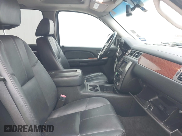 2008 GMC Yukon SLT w/4SB with VIN 1GKFC13J18R174960, listed as a IAAI auction lot 41382763 with 184,456 mi miles. Bid and sale history available at carsss.com. Image 5.