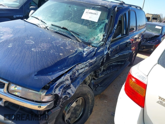 2002 Chevrolet Suburban LS with VIN 3GNEC16ZX2G275244, listed as a IAAI auction lot 41486081 with 1 mi miles. Bid and sale history available at carsss.com. Image 6.