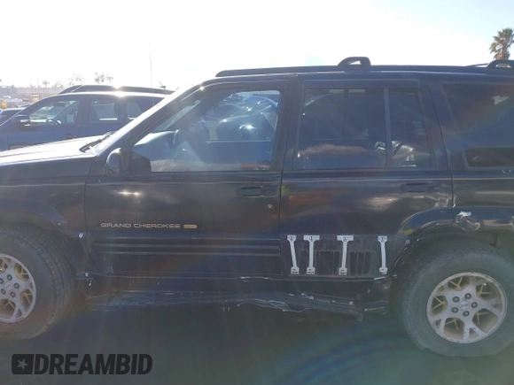 1998 Jeep Grand Cherokee Limited z VIN 1J4GZ78Y3WC105625, wystawiony jako IAAI lot #41742805 z przebiegiem 222 045 mil mil oraz . Historia ofert i sprzedaży dostępna na DreamBid. Obrazek 14.