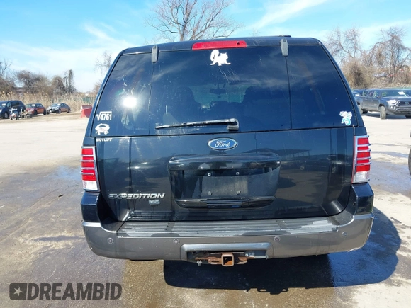 2004 Ford Expedition Special Service with VIN 1FMPU16L44LA17586, listed as a IAAI auction lot 41619534 with 140,299 mi miles. Bid and sale history available at carsss.com. Image 17.