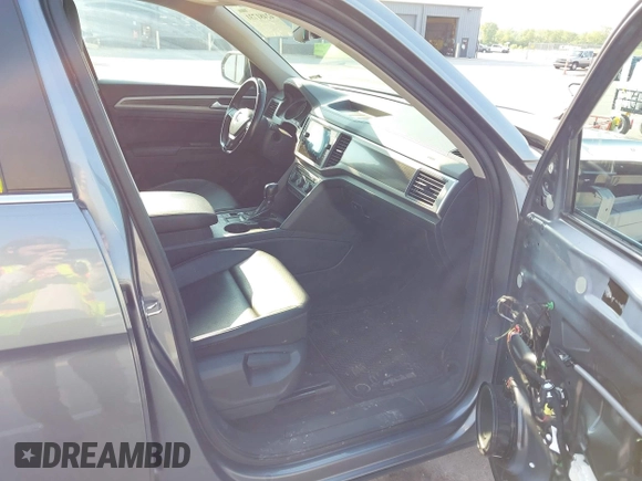 2018 Volkswagen Atlas SE z VIN 1V2DR2CA2JC550354, wystawiony jako IAAI lot #42481731 z przebiegiem 119 914 mil mil oraz . Historia ofert i sprzedaży dostępna na DreamBid. Obrazek 5.