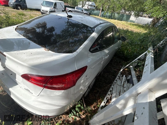 2015 Ford Focus SE with VIN 1FADP3F21FL338821, listed as a Copart auction lot 54631415 with 84,648 mi miles and Salvage Title. Bid and sale history available at carsss.com. Image 4.