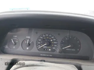 1994 Ford Escort z VIN 3FARP13J0RR121191, wystawiony jako IAAI lot #42202443 z przebiegiem 111 111 mil mil oraz . Historia ofert i sprzedaży dostępna na DreamBid. Obrazek 7.