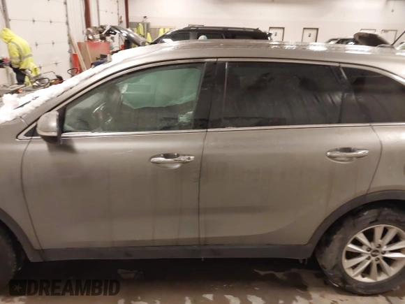 2019 Kia Sorento LX with VIN 5XYPG4A36KG498664, listed as a IAAI auction lot 41609272 with 172,042 mi miles. Bid and sale history available at carsss.com. Image 14.