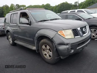 2007 Nissan Pathfinder S z VIN 5N1AR18U07C630726, wystawiony jako IAAI lot #42340799 z przebiegiem 255 909 mil mil oraz . Historia ofert i sprzedaży dostępna na DreamBid. Obrazek 1.