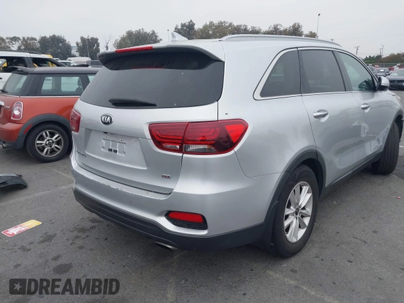 2019 Kia Sorento LX z VIN 5XYPG4A36KG438741, wystawiony jako IAAI lot #42384999 z przebiegiem 94 640 mil mil oraz . Historia ofert i sprzedaży dostępna na DreamBid. Obrazek 4.