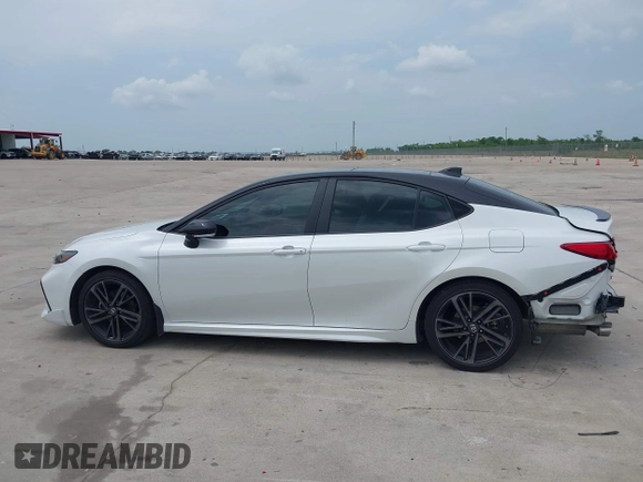2025 Toyota Camry LE z VIN 4T1DAACK2SU016483, wystawiony jako IAAI lot #42123233 z przebiegiem 19 686 mil mil oraz . Historia ofert i sprzedaży dostępna na DreamBid. Obrazek 15.