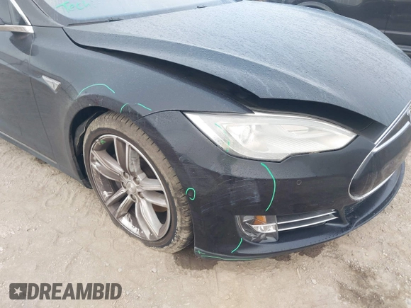 2015 Tesla Model S 85D with VIN 5YJSA1E24FF111120, listed as a IAAI auction lot 41471698 with 58,126 mi miles. Bid and sale history available at carsss.com. Image 6.