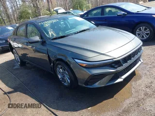 2024 Hyundai Elantra SEL z VIN KMHLM4DG8RU672387, wystawiony jako IAAI lot #41903332 z przebiegiem 7 164 mil mil oraz . Historia ofert i sprzedaży dostępna na DreamBid. Obrazek 1.