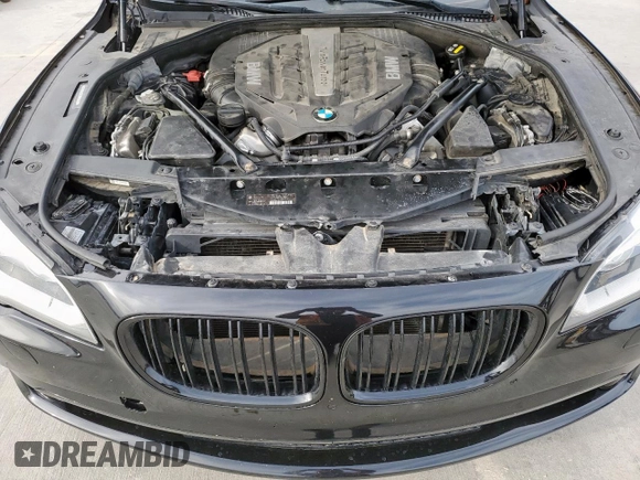 2015 BMW 7 Series 750Li xDrive z VIN WBAYF8C54FD654540, wystawiony jako Copart lot #49346035 z przebiegiem 98 336 mil mil oraz Szkoda całkowita • Salvage title. Historia ofert i sprzedaży dostępna na DreamBid. Obrazek 11.
