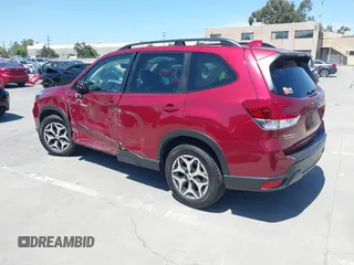 2021 Subaru Forester Premium z VIN JF2SKAJC6MH445546, wystawiony jako IAAI lot #42605027 z przebiegiem 56 712 mil mil oraz . Historia ofert i sprzedaży dostępna na DreamBid. Obrazek 3.