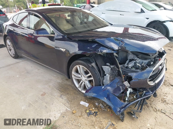 2014 Tesla Model S 60 с VIN 5YJSA1H16EFP32246, выставлен на аукционе IAAI как лот 42611659 с пробегом 156 459 миль миль и . История ставок и продаж доступна на DreamBid. Изображение 1.