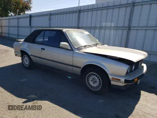 1989 BMW 3 Series z VIN WBABB2308K8864242, wystawiony jako Copart lot #72472654 z przebiegiem 124 243 mil mil oraz Szkoda całkowita • Salvage title. Historia ofert i sprzedaży dostępna na DreamBid. Obrazek 4.
