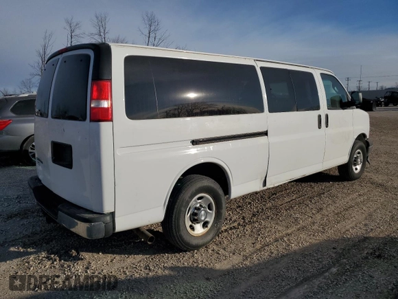 2017 Chevrolet Express Passenger LT z VIN 1GAZGPFF6H1147784, wystawiony jako Copart lot #84001734 z przebiegiem 237 613 mil mil oraz Czysty tytuł • Clean title. Historia ofert i sprzedaży dostępna na DreamBid. Obrazek 3.