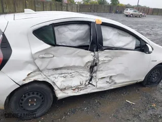 2016 Toyota Prius c One with VIN JTDKDTB32G1135152, listed as a IAAI auction lot 40400174 with 164,685 mi miles. Bid and sale history available at carsss.com. Image 6.