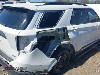 2020 Ford Explorer XLT with VIN 1FMSK7DH0LGC28597, listed as a IAAI auction lot 41792957 with 95,088 mi miles. Bid and sale history available at carsss.com. Image 6.