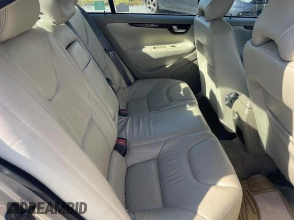 2004 Volvo S60 with VIN YV1RH59H042394920, listed as a Copart auction lot 76278134 with 130,501 mi miles and Clean Title. Bid and sale history available at carsss.com. Image 6.