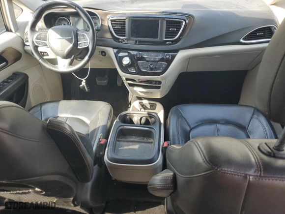 2018 Chrysler Pacifica Touring L with VIN 2C4RC1BG2JR234890, listed as a Copart auction lot 52686625 with 84,822 mi miles and Salvage Title. Bid and sale history available at carsss.com. Image 8.