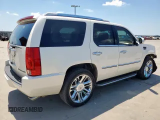 2008 Cadillac Escalade z VIN 1GYEC638X8R166660, wystawiony jako Copart lot #58272785 z przebiegiem 129 470 mil mil oraz Szkoda całkowita • Salvage title. Historia ofert i sprzedaży dostępna na DreamBid. Obrazek 3.