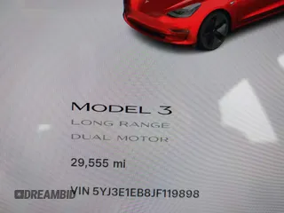 2018 Tesla Model 3 Long Range Battery z VIN 5YJ3E1EB8JF119898, wystawiony jako IAAI lot #42297445 z przebiegiem 29 555 mil mil oraz . Historia ofert i sprzedaży dostępna na DreamBid. Obrazek 7.