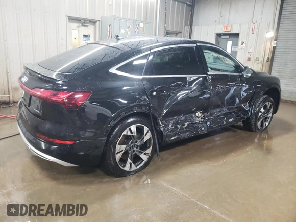 2022 Audi e-tron Sportback S line Premium Plus z VIN WA12AAGE4NB022165, wystawiony jako Copart lot #43021435 z przebiegiem 28 760 mil mil oraz Szkoda całkowita • Salvage title. Historia ofert i sprzedaży dostępna na DreamBid. Obrazek 3.