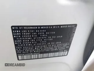 2022 Volkswagen Tiguan SE R-Line Black z VIN 3VVCB7AX8NM105497, wystawiony jako IAAI lot #42506294 z przebiegiem 29 821 mil mil oraz . Historia ofert i sprzedaży dostępna na DreamBid. Obrazek 9.