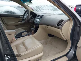 2006 Honda Accord EX-L z VIN 1HGCM56866A125228, wystawiony jako IAAI lot #42252525 z przebiegiem 254 398 mil mil oraz . Historia ofert i sprzedaży dostępna na DreamBid. Obrazek 5.