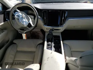 2021 Volvo V60 z VIN YV4102WKXM1069073, wystawiony jako Copart lot #47275314 z przebiegiem 45 882 mil mil oraz . Historia ofert i sprzedaży dostępna na DreamBid. Obrazek 8.