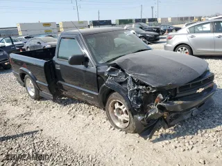 2000 Chevrolet S-10 LS with VIN 1GCCS14W0Y8247284, listed as a Copart auction lot 48760505 with 147,199 mi miles and Salvage Title. Bid and sale history available at carsss.com. Image 4.