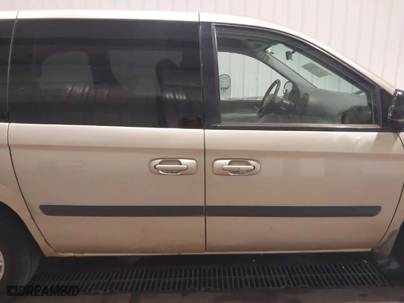 2006 Chrysler Town & Country SWB with VIN 1A4GP45R06B745699, listed as a IAAI auction lot 39490821 with 116,876 mi miles. Bid and sale history available at carsss.com. Image 13.